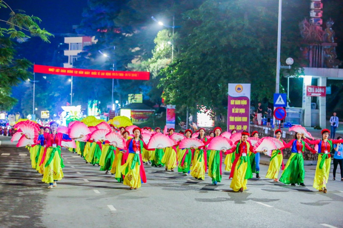 Lễ diễu hành Carnaval diễn ra tại Hạ Long - 4