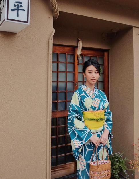 Ngoài những địa điểm nổi tiếng mà mọi người hay thuê kimono mặc để chụp ảnh (như Kyoto ) thì khu phố này cũng là một địa điểm mới mà Quỳnh Anh muốn khuyên bạn nên ghé qua bởi khung cảnh quanh đó đẹp tới từng ngóc ngách nhỏ.