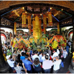 Dự lễ hội tại Suối Tiên dịp Giỗ tổ Hùng Vương và đại lễ