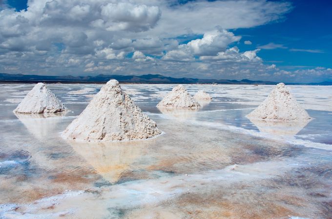 Salar de Uyuni - \`Mặt gương muối\` lớn nhất thế giới tại Bolivia