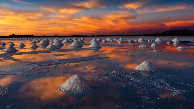 Salar de Uyuni - \`Mặt gương muối\` lớn nhất thế giới ở Bolivia