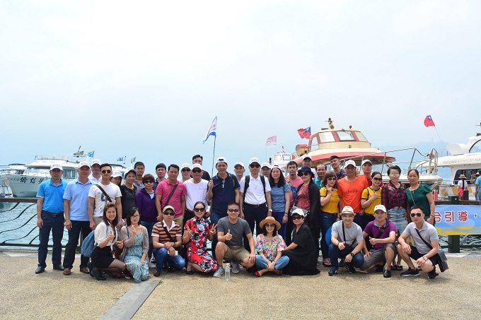 Du khách ở bến thuyền hồ Nhật Nguyệt, Đài Loan.