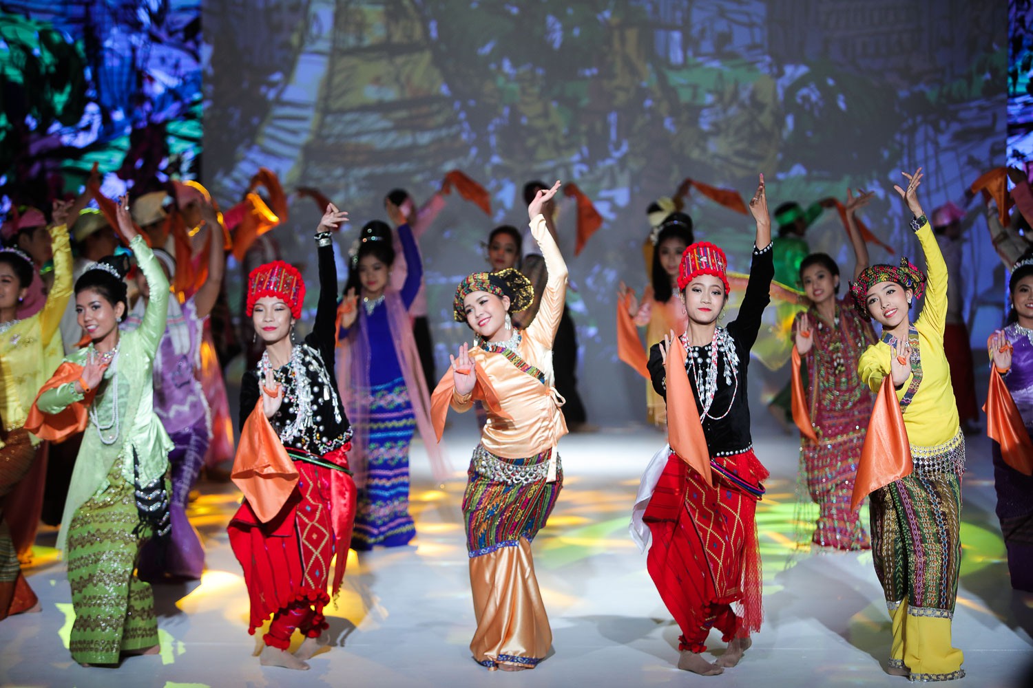 Tương lai Mytel từ câu chuyện của một vũ công xinh đẹp người Myanmar